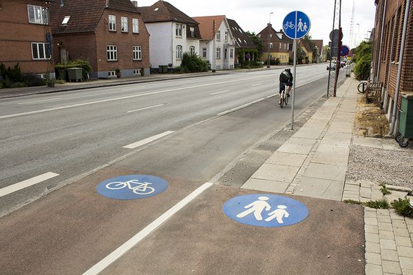 Vorgefertigte Verkehrszeichen