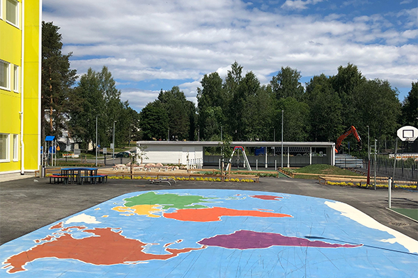 DecoMark Weltkarte in finnischen Schule