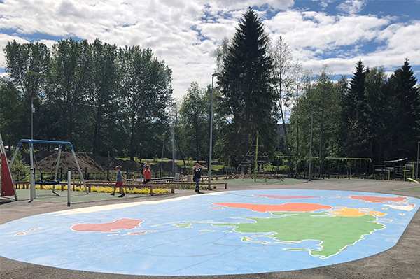 Kinder auf dem Spielplatz